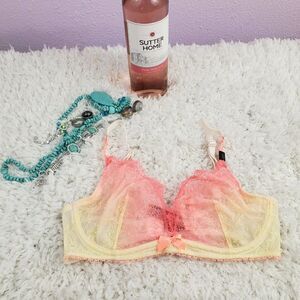 Victoria's Secrets VERY SEXY Chantilly Lace Orange Yellow 32 D Plunge